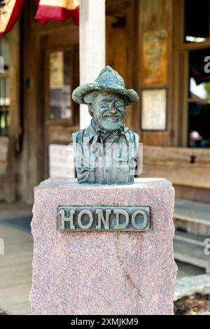 Busto di Hondo Crouch, proprietario autoproclamato sindaco di Luckenback, Texas, USA Foto Stock