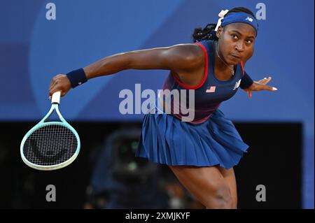 Parigi, fra. 29 luglio 2024. Il tennista americano Coco Gauff compete contro Ajla Tomljanovi? Dall'Australia sul campo Philippe-Chatrier al Roland Garros Tennis Stadium durante le Olimpiadi estive di Parigi del 2024 tenutesi a Parigi, in Francia, il 28 luglio 2024. (Foto di Anthony Behar/Sipa USA) credito: SIPA USA/Alamy Live News Foto Stock