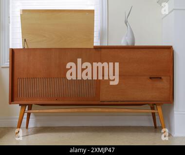 Console Loewe Opta - 1960 - coperchio lettore record aperto Foto Stock