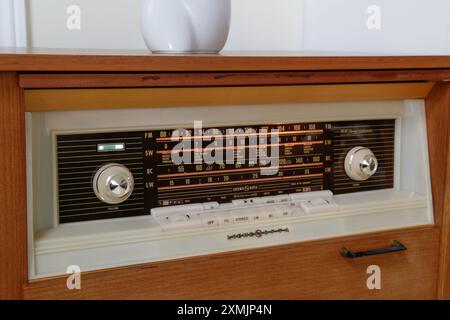 Loewe Opta Console - 1960 - colpo di radio angolato Foto Stock