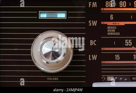 TintingEye - radio a console Optimum Hi-Fi Loewe Opta d'epoca Foto Stock