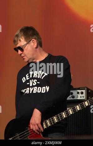 Brighton, Sussex, Regno Unito. 28 luglio 2024. I Charlatans giocano un elettrizzante crepuscolo all'On the Beach Festival. Cristina Massei/Alamy Live News Foto Stock