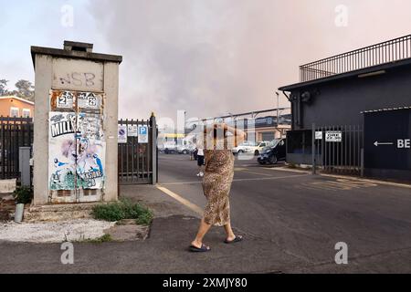 Roma, Italia. 28 luglio 2024. Maxi incendio a Ponte Mammolo a Roma, Italia - domenica 28 luglio 2024 - Cronaca - (foto di Cecilia Fabiano/LaPresse) incendio a Ponte Mammolo a Roma, Italia - domenica 28 luglio 2024 - News - (foto di Cecilia Fabiano/LaPresse) crediti: LaPresse/Alamy Live News Foto Stock