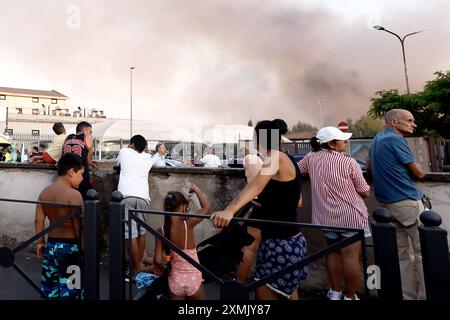 Roma, Italia. 28 luglio 2024. Maxi incendio a Ponte Mammolo a Roma, Italia - domenica 28 luglio 2024 - Cronaca - (foto di Cecilia Fabiano/LaPresse) incendio a Ponte Mammolo a Roma, Italia - domenica 28 luglio 2024 - News - (foto di Cecilia Fabiano/LaPresse) crediti: LaPresse/Alamy Live News Foto Stock