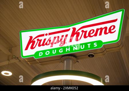 Londra, Regno Unito - 25 luglio 2014: Negozio Krispy Kreme Doughnuts a Londra. Foto Stock