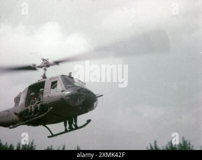 US ARMY / United States Army 75th Ranger Regiment Infantry School Fort Benning 1968 - Bell UH-1C Huey - Vietnam era Foto Stock