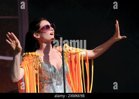 Lulworth, Dorset, Regno Unito. 28 luglio 2024. Sophie Ellis-Bextor si esibisce dal vivo sul palco per bambini al festival familiare Camp Bestival, 28 luglio 2024, crediti: Dawn Fletcher-Park/Alamy Live News Foto Stock