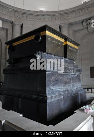 Il luogo di sepoltura del 25° presidente americano, William McKinley, e della First Lady Ida McKinley, al McKinley National Memorial di Canton, Ohio. Foto Stock