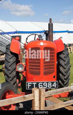 Trattore d'epoca alla fiera annuale Driffield Agricultural Society East Yorkshire UK Foto Stock