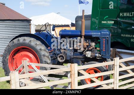 Trattore vintage Fordson alla fiera annuale della Driffield Agricultural Society, East Yorkshire UK Foto Stock