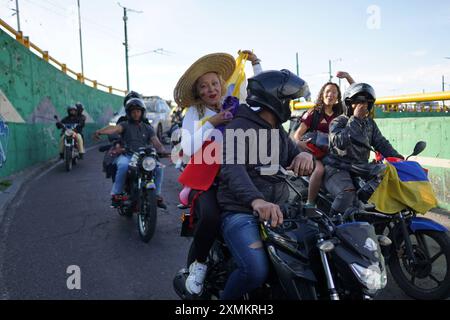 UIO POL MARCHAVENEZUELA Quito, 28 luglio 2024 cittadini venezuelani scendere per le strade di Quito per alzare la voce sulle elezioni presidenziali nel paese vicino API JUAN RUIZ CONDOR POL UIO POL MARCHAVENEZUELA 75e36ec086417f887eafc896bdeaffb Copyright: XJuanxRuizxCondorx Foto Stock