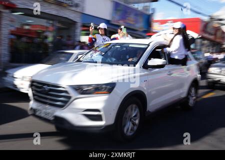 UIO POL MARCHAVENEZUELA Quito, 28 luglio 2024 cittadini venezuelani scendere per le strade di Quito per alzare la voce sulle elezioni presidenziali nel paese vicino API JUAN RUIZ CONDOR POL UIO POL MARCHAVENEZUELA e6086a6850f6d948c0e3d65dfb666fa7d Copyright: XRuizxCondorx Foto Stock