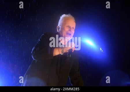 46.CSD Berlin PRIDE Herbert Groenemeyer Herbert Groenemeyer, Musiker, Songwriter, Singer bei der 46. CSD Parade, BERLIN PRIDE in Berlin am Brandenburger in Berlin, AM 27.07.2024 *** 46 CSD Berlin PRIDE Herbert Groenemeyer Herbert Groenemeyer, musicista, cantautore, cantante alla CSD Parade 46, ORGOGLIO DI BERLINO al Brandenburger di BERLINO, il 27 07 2024 Photopress Mueller Foto Stock