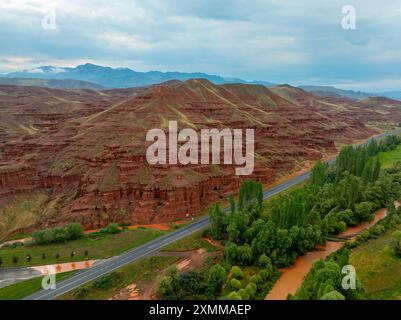 Camini delle fate rosse a forma di formazioni che hanno milioni di anni, Erzurum, Terra delle fate rosse Foto Stock