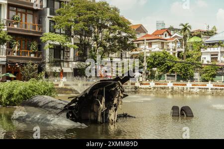 Cultura viaggi Vietnam attrazioni a Hanoi si è schiantato B-52 nel lago Huu Tiep ad Hanoi Vietnam Foto Stock