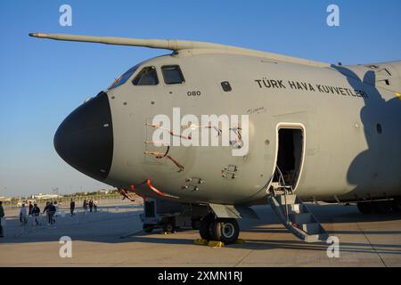 ISTANBUL, TURKIYE - 01 MAGGIO 2023: Mostra Turkish Air Force Airbus A400M (080) all'aeroporto Ataturk di Istanbul durante il Teknofest di Istanbul Foto Stock