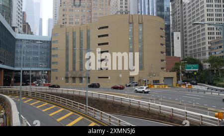 New York City Lower Manhattan, architettura del Downtown Financial District, Stati Uniti. Un grattacielo del World Trade Center, USA. Strada urbana americana. WTC Freedom Tower a New York. Tunnel della batteria Foto Stock