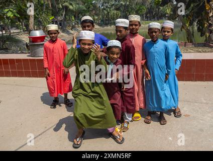 Ritratto dei ragazzi musulmani del bangladesh, divisione Khulna, Shyamnagar, Bangladesh Foto Stock