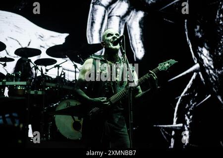 Nergal (Adam Darski) di Behemoth che si esibisce al Release Athens Festival in Plateia Nerou / Grecia, luglio 2024 Foto Stock