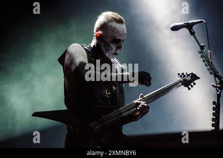 Nergal (Adam Darski) di Behemoth che si esibisce al Release Athens Festival in Plateia Nerou / Grecia, luglio 2024 Foto Stock