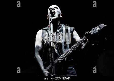 Nergal (Adam Darski) di Behemoth che si esibisce al Release Athens Festival in Plateia Nerou / Grecia, luglio 2024 Foto Stock