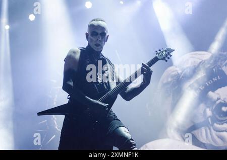 Nergal (Adam Darski) di Behemoth che si esibisce al Release Athens Festival in Plateia Nerou / Grecia, luglio 2024 Foto Stock