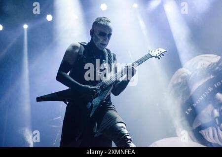 Nergal (Adam Darski) di Behemoth che si esibisce al Release Athens Festival in Plateia Nerou / Grecia, luglio 2024 Foto Stock