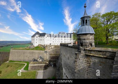 Fortezza di Konigstein sulla cima delle montagne di arenaria dell'Elba, Konigstein, Sassonia, Germania Foto Stock