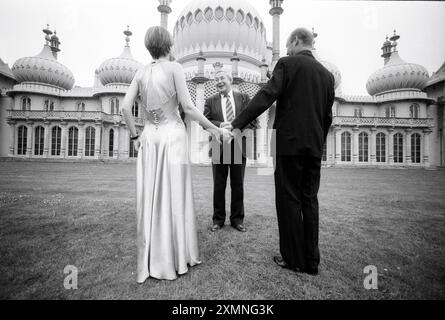 Il primo matrimonio si svolge al Royal Pavilion, Brighton, Foto di Roger Bamber Foto Stock