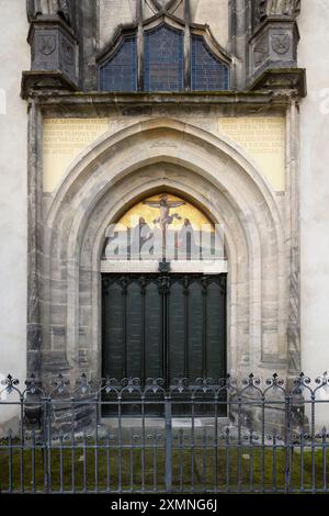 Tutte le Chiesa di San o Chiesa del Castello, Theses door where Martin Lutero Posted in Latino le sue 95 tesi, Lutero City Wittenberg, Sassonia Anhalt, Germania Foto Stock