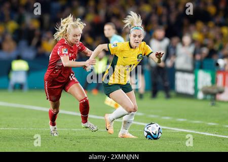 Rikke Marie MADSEN (17) della Danimarca e Ellie CARPENTER (21) dell'Australia competono per il pallone durante la Coppa del mondo femminile FIFA Australia & nuova Zelanda Foto Stock