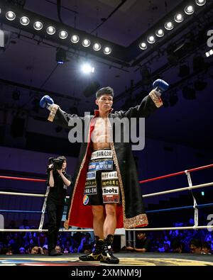 Tokyo, Giappone. 19 luglio 2024. Shu Utsuki entra sul ring prima dell'incontro dei pesi leggeri OPBF alla Korakuen Hall di Tokyo, in Giappone, il 19 luglio 2024. Crediti: Hiroaki finito Yamaguchi/AFLO/Alamy Live News Foto Stock