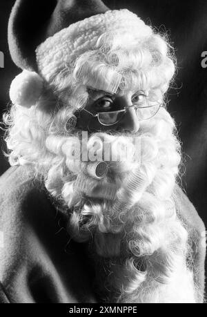 Il sindaco di Brighton Sheila Schaffer nel ruolo di Babbo Natale ha fotografato per il suo biglietto di Natale ufficiale vestito da madre Christmas11 dicembre 1995 foto di Roger Bamber Foto Stock