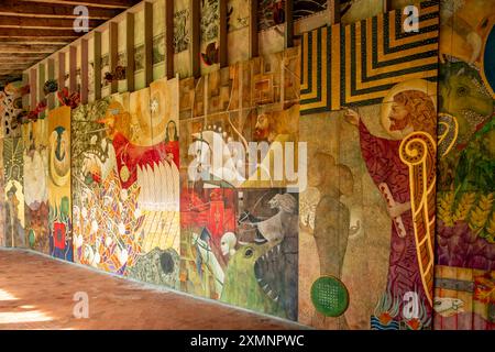 Murales in Cloisters of Eglise Collegiale de Saint-Emilion, Nouvelle Aquitaine, Francia Foto Stock