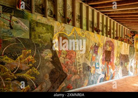 Murales in Cloisters of Eglise Collegiale de Saint-Emilion, Nouvelle Aquitaine, Francia Foto Stock