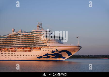 Southampton Regno Unito 28 luglio 2024 - Principessa dei Caraibi in crociera di vacanza dal porto di Southampton. Prua della nave da crociera passeggeri Foto Stock