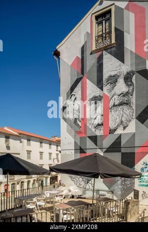 Murale di Street Art di Samina in Rue Ferreira Borges nella città vecchia di Coimbra, Portogallo. Foto Stock