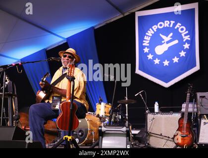 Newport, Rhode Island, 28 luglio 2024. Taj Mahal si esibisce al Newport Folk Festival, sul palco del porto di Fort Adams Park. @ Veronica Bruno / Alamy Foto Stock