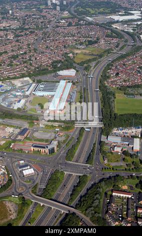 Vista aerea dell'autostrada M60 verso nord dall'incrocio 22 a Failsworth & Chadderton, vicino a Oldham, est di Manchester Foto Stock