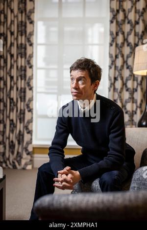 Rory Stewart, accademico britannico, emittente televisiva, scrittore ed ex diplomatico e politico, fotografò a Londra, luglio 2024 Foto Stock