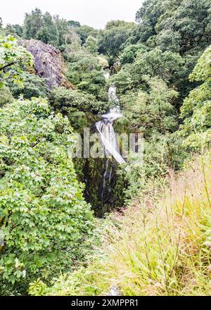 La cascata Ceunant Mawr in Snowdonia (Llanberis) si traduce in "la cascata del grande burrone" Foto Stock