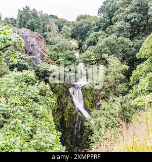 La cascata Ceunant Mawr in Snowdonia (Llanberis) si traduce in "la cascata del grande burrone" Foto Stock