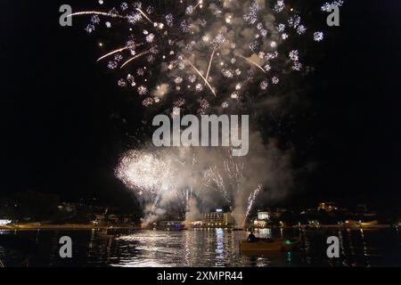 Fuochi d'artificio su Rab Town, Croazia Foto Stock