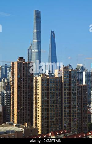 Shanghai, Cina. 29 luglio 2024. Lo skyline della città di Lujiazui appare a Shanghai, in Cina, il 29 luglio 2024. (Foto di Costfoto/NurPhoto) credito: NurPhoto SRL/Alamy Live News Foto Stock