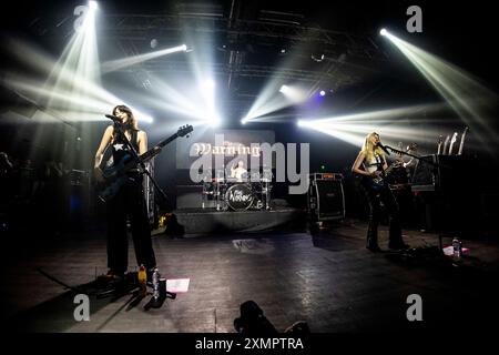 Milano, Italia. 31 gennaio 2024. I The Warning si esibiscono al magazzini generali di Milano, il 10 aprile 2024. (Foto di Roberto Finizio/NurPhoto)0 credito: NurPhoto SRL/Alamy Live News Foto Stock