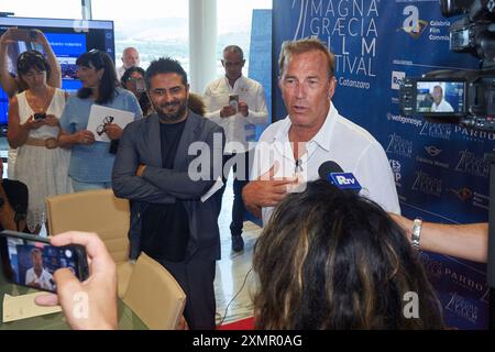 Catanzaro, Italia. 29 luglio 2024. Sede regionale Catanzaro, Catanzaro, Italia, 29 luglio 2024, Kevin Costner al Magna Grecia Film Festival durante Kevin Costner in Calabria - News Credit: Live Media Publishing Group/Alamy Live News Foto Stock