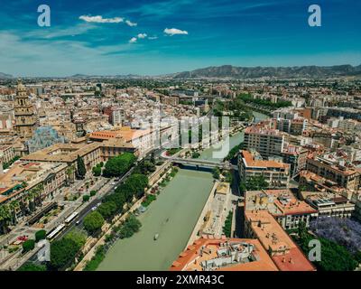 Vista panoramica aerea del centro di Murcia e del fiume Segura. Foto di alta qualità Foto Stock