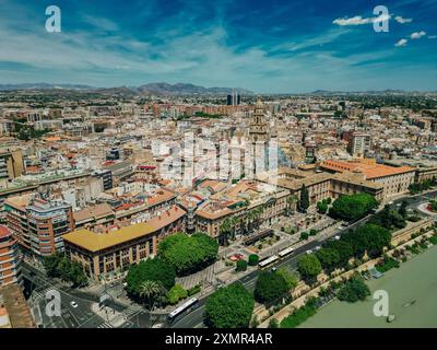 Vista panoramica aerea del centro di Murcia e del fiume Segura. Foto di alta qualità Foto Stock