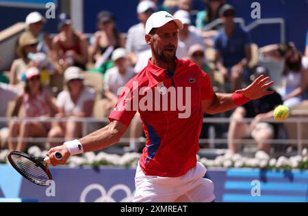 Parigi, Francia. 29 luglio 2024. Parigi, Francia. 29 luglio 2024. Novak Djokovic serbo in azione durante il secondo turno di tennis maschile, al Roland Garros. Durante il terzo giorno dei Giochi Olimpici di Parigi del 2024, Parigi, Francia. Crediti: Adam Stoltman/Alamy Live News Foto Stock