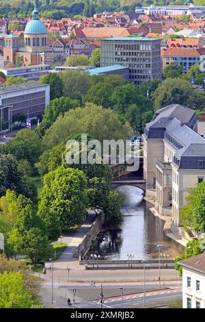 Hannover, Germania - 3 maggio 2011: Veduta aerea del fiume Leine e Leineschloss nella città vecchia durante il giorno di primavera. Foto Stock